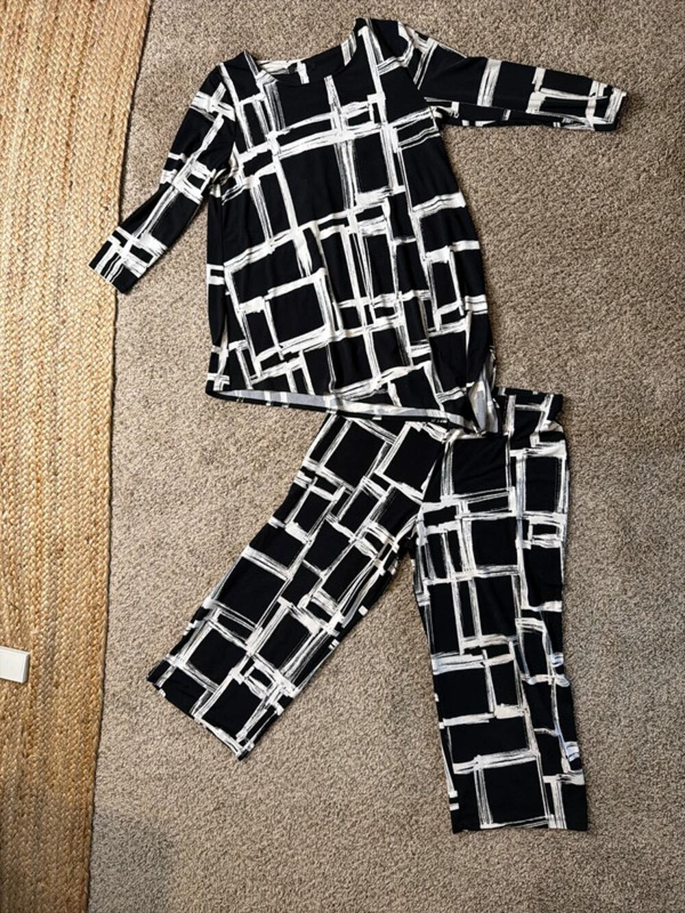 Alfani black-and-white two-piece wide leg set EUC asymmetric M 3192